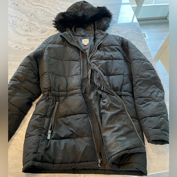 Gap size small black winter coat with fur hood - Picture 2 of 4